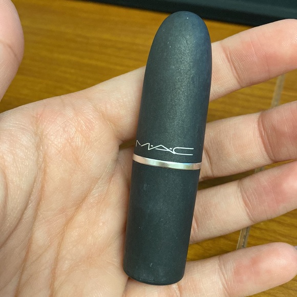 Mac cosmetics style shocked lipstick - Picture 2 of 5